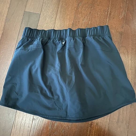 Quick-Dry Stretch Skort Women’s Size M Black Zipped Pocket Reflective Dots - Picture 8 of 8